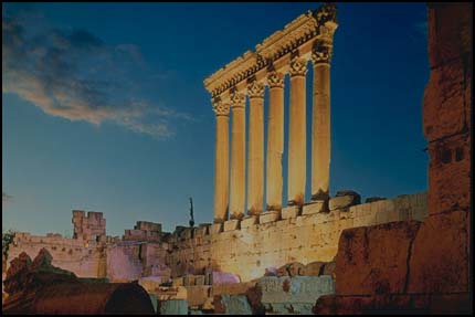 Композиция древнегреческих колонн, архитектура